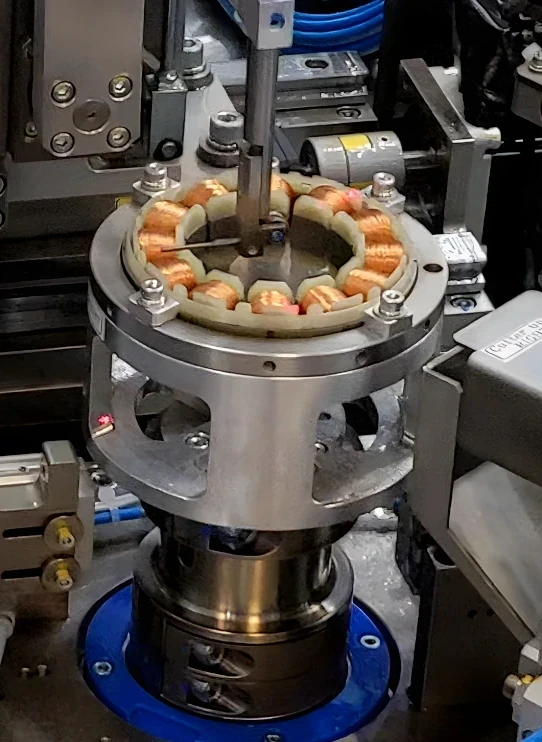 enrouleur d'aiguilles à moteur